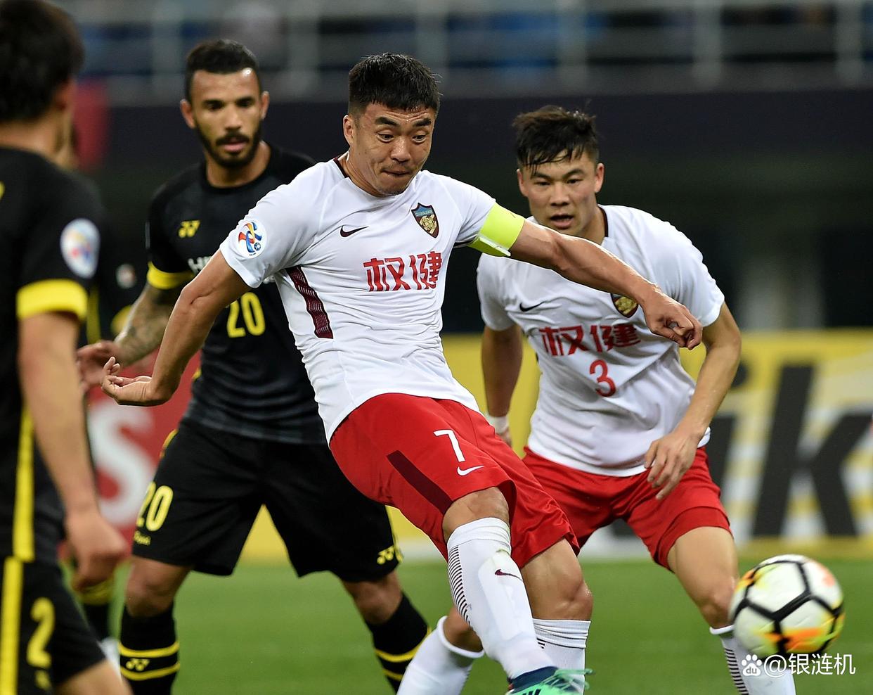 体育k1官网-今晚浙江队备战西甲，防线松动细节曝光，引发热议，数据趋势出现新变化